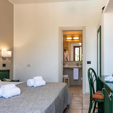 Baia Del Capitano Hotel 4*