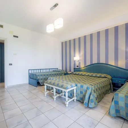 Hotel Baia Del Capitano 4*
