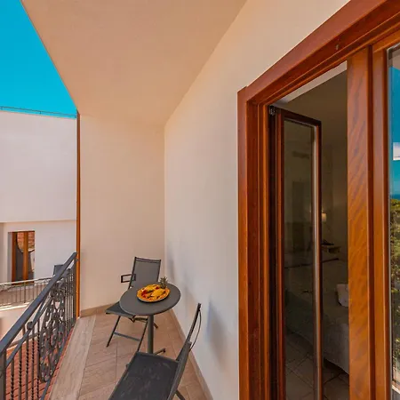 Hotel Baia Del Capitano 4*