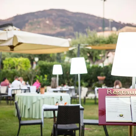 Baia Del Capitano Otel 4*
