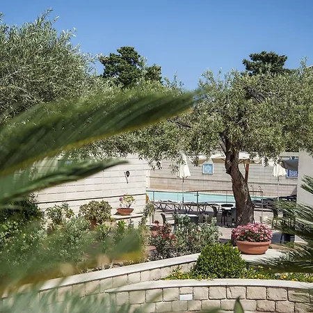 Hotel Baia Del Capitano 4*