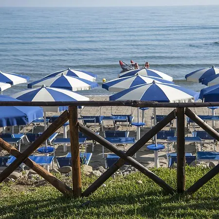 Hotel Baia Del Capitano 4*