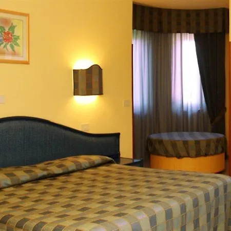 Hotel Baia Del Capitano 4*