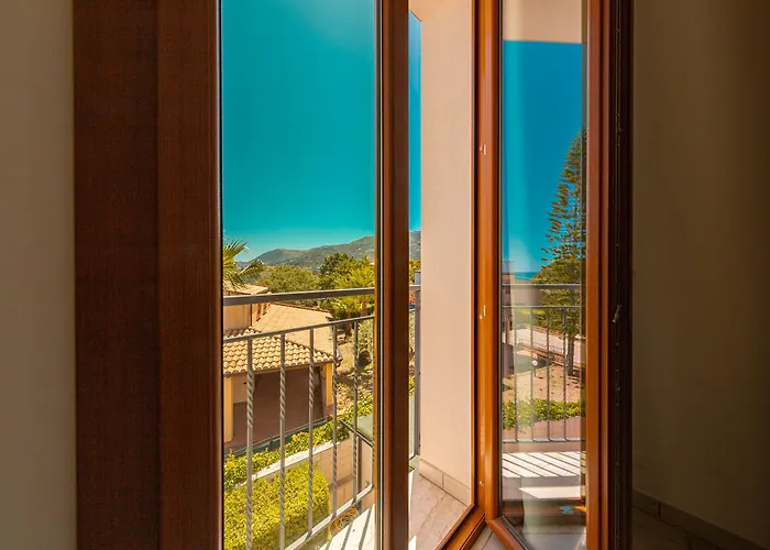 Baia Del Capitano Hotel 4*